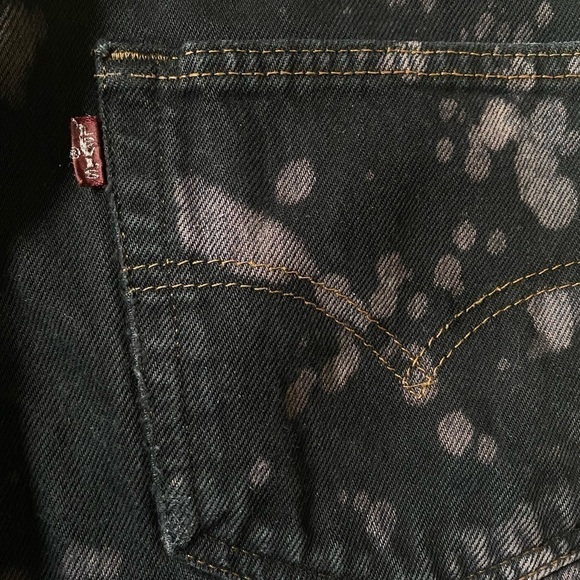 Levi’s - Vintage cut off black distressed acid wash denim shorts - Picture 4 of 13